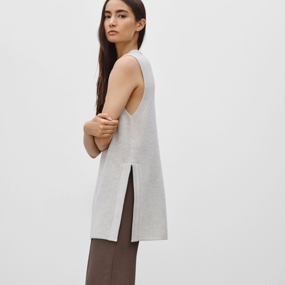 Aritzia Wilfred Palmier
Sweater Tunic size XS 100 % wool made in Italy